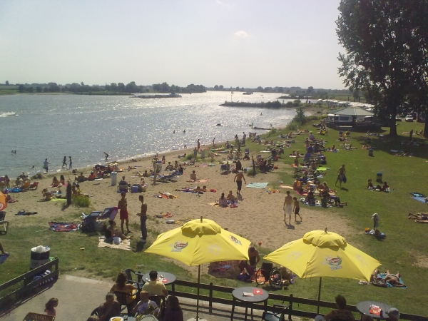 Strand/feestlokatie zalenverhuur vlakbij Utrecht.