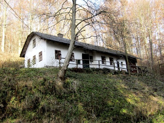 Waldhaus mit Grundstück 64.213 m2 in der Nähe von Praded, Altvatergebirge (2,80 €/m2) – Vernirovice — foto 1