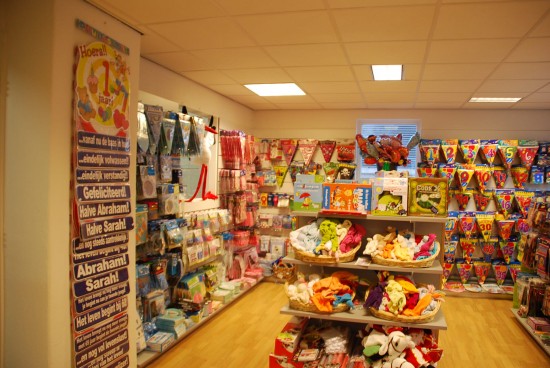 Diverse feest- en versierartikelen te koop — foto 1