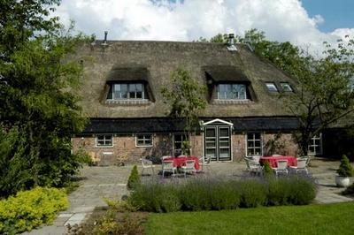 Logeren op luxe rietgedekte woonboerderij max 16 personen