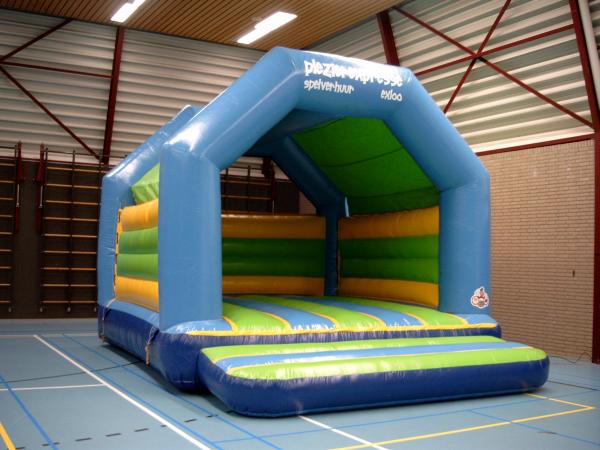Springkussen met regendak