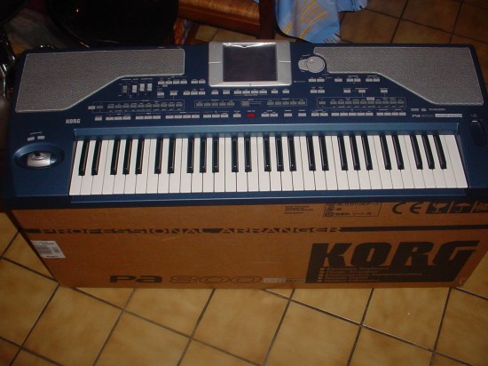 Korg Pa800 Keyboard Synthesizer w/ MP3 player