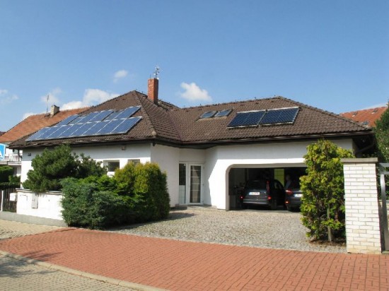 Luxus Familienhaus mit Doppelgarage und Pool, Prag (CZ)