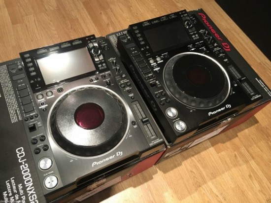 2 units of pioneer cdj 2000nxs2 and djm 900nxs2