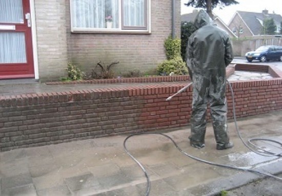 Gevel reinigen: Graffiti, mos of cement verwijderen van uw gevel