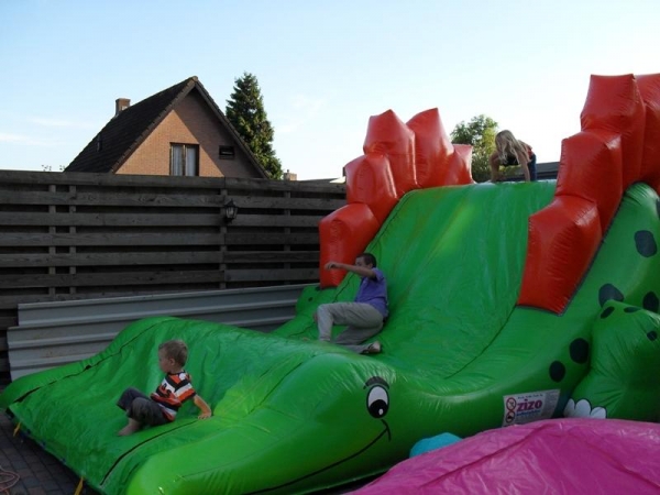 Abraham, Sarah, Draaimolen, minicars, springkussens, popcorn en nog veel meer!