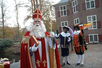 Sinterklaas voor intochten, bedrijven en scholen