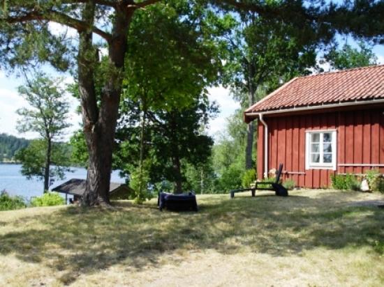 ZUID-ÖSTERGÖTLAND /SMALAND: Vakantiehuizen met eigen boot, aan water of op platteland — foto 1
