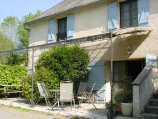 HUIS TE HUUR IN "BOURGONDIE" FRANKRIJK