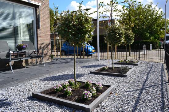 Van den Hout bestratingen voor al uw tuinaanleg en onderhoud