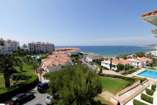 Meer als 40 appartementen en villa's in SITGES en omgeving.