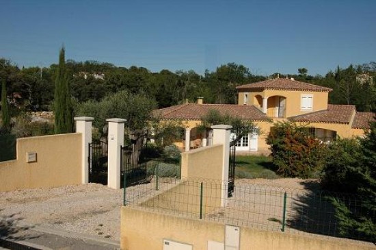 TE HUUR VILLA MET ZWEMBAD IN ZUID-FRANKRIJK — foto 2