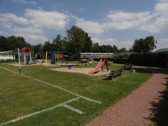 Vakantie in Zeeland? Th. chalets en kampeerplaatsen op camping-vakantiepark Stelleplas — foto 2