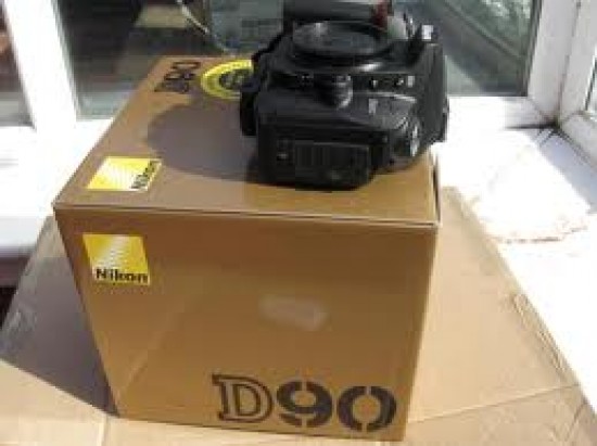 Nikon D90 Digital Camera with 18-135mm Lens...$520 — foto 2
