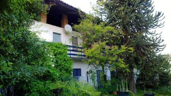Dubbel buitenhuis met grote tuin in Caravino, Turijn, Italië — foto 2