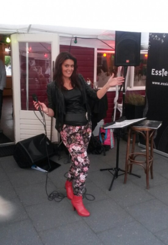 Essiesound Classic rock .Een ervaren zangeres & Entertainer! — foto 2