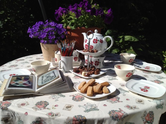 Workshop porseleinen servies schilderen c.g. sjabloneren in het keukenatelier van PorceLeen — foto 2