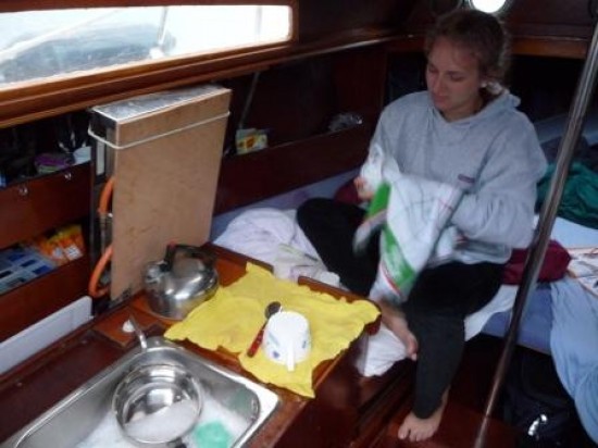 Zeilbootverhuur Huizen NH kajuit zeilboot huren Waarschip — foto 2