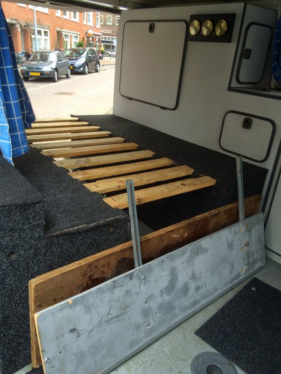 Camperbed (ver)bouwen in Ford Transit — foto 2