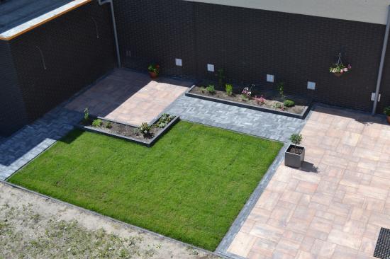 Van den Hout bestratingen voor al uw tuinaanleg en onderhoud — foto 2