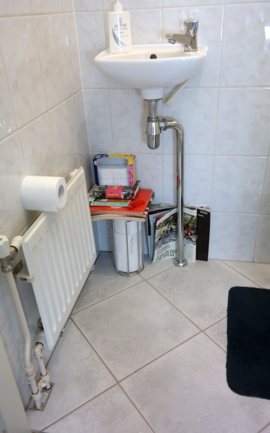 Plaatsen hangend toilet — foto 2