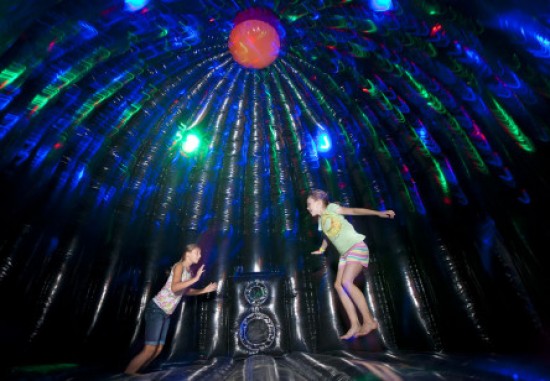 NIEUW Disco springkussen te huur — foto 3