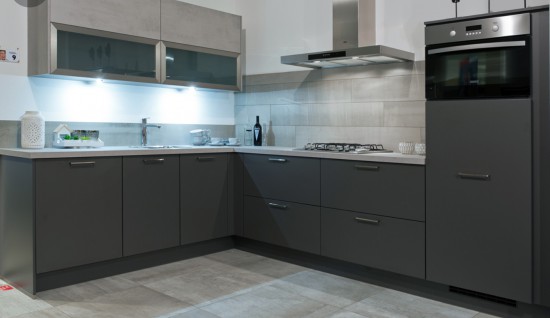 Keuken spuiten meubelspuitwerk — foto 3