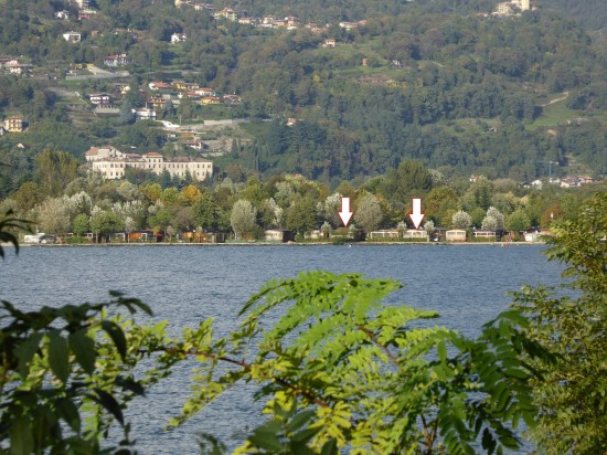 Twee mooie houten chalets DIRECT aan het meer van Lugano in Porlezza, Italië — foto 3