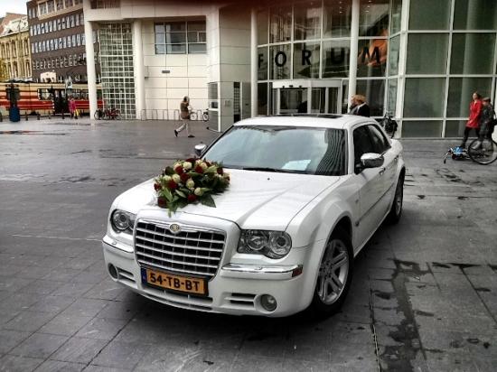 Witte Chrysler 300c trouwauto huren — foto 3